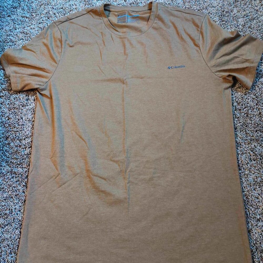 NWOT Columbia t shirt